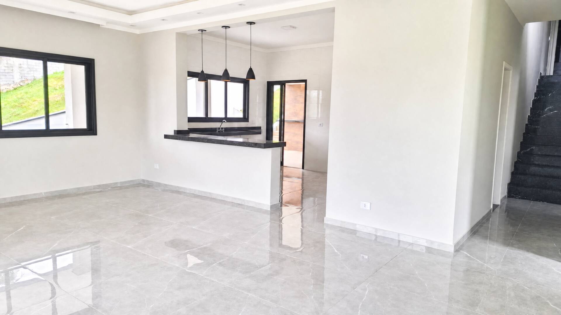 #311 - Casa para Venda em Jacareí - SP