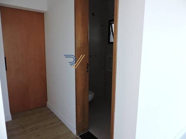 Casa para Venda em São José dos Campos - 4