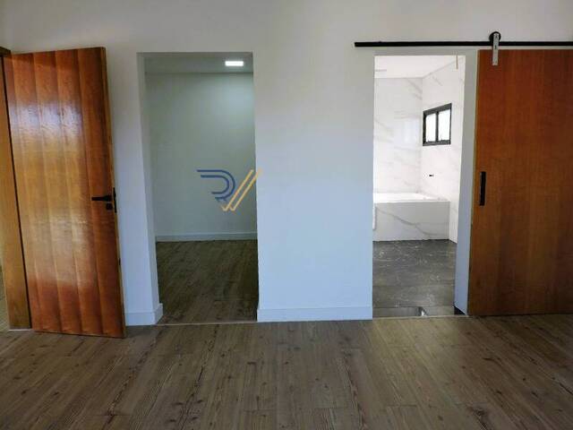 Casa para Venda em São José dos Campos - 5