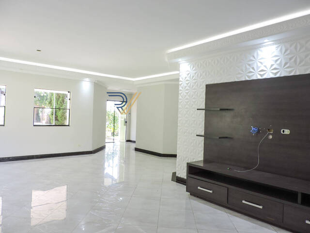 #281 - Casa para Locação em Jacareí - SP